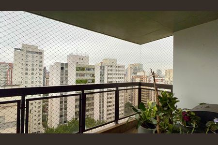 Apartamento à venda com 265m², 4 quartos e 3 vagas Apartamento à venda com 265m², 4 quartos e 3 vagasVaranda