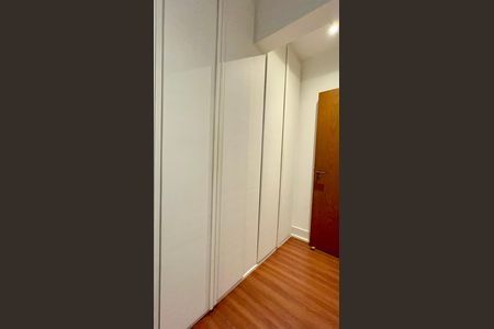 Apartamento à venda com 265m², 4 quartos e 3 vagas Apartamento à venda com 265m², 4 quartos e 3 vagasSuíte 2