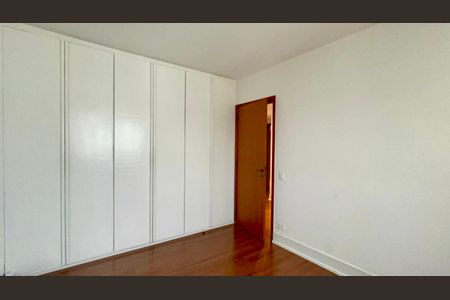 Apartamento à venda com 265m², 4 quartos e 3 vagas Apartamento à venda com 265m², 4 quartos e 3 vagasQuarto 2