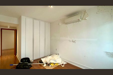 Apartamento à venda com 265m², 4 quartos e 3 vagas Apartamento à venda com 265m², 4 quartos e 3 vagasSuíte 1
