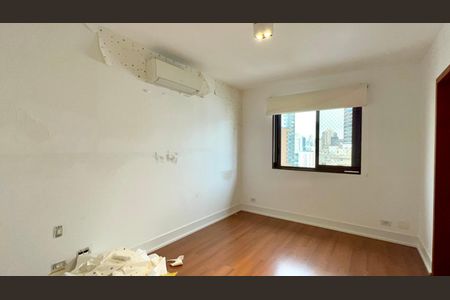 Apartamento à venda com 265m², 4 quartos e 3 vagas Apartamento à venda com 265m², 4 quartos e 3 vagasSuíte 1