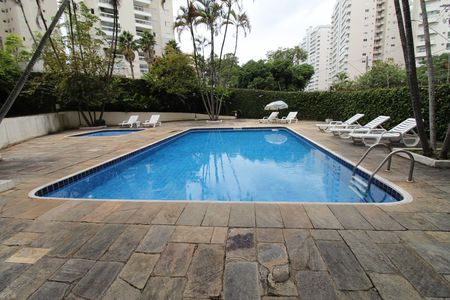 Apartamento para alugar com 120m², 4 quartos e 2 vagasÁrea comum - Piscina
