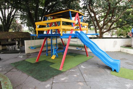 Apartamento para alugar com 120m², 4 quartos e 2 vagasÁrea comum - Playground