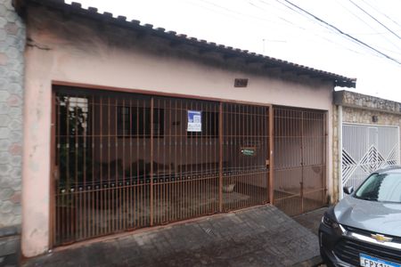 Casa para alugar com 90m², 3 quartos e 3 vagasFachada