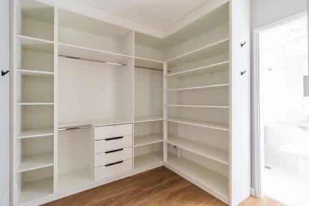 Apartamento à venda com 150m², 3 quartos e 3 vagas Apartamento à venda com 150m², 3 quartos e 3 vagasCloset da Suíte 2