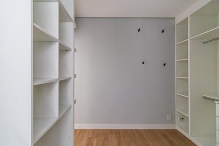 Apartamento à venda com 150m², 3 quartos e 3 vagas Apartamento à venda com 150m², 3 quartos e 3 vagasCloset da Suíte 2