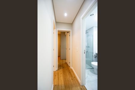 Apartamento à venda com 74m², 2 quartos e 1 vaga Apartamento à venda com 74m², 2 quartos e 1 vagaCorredor dos quartos