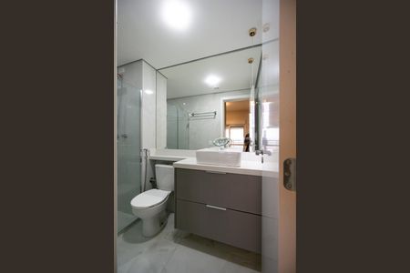 Apartamento à venda com 74m², 2 quartos e 1 vaga Apartamento à venda com 74m², 2 quartos e 1 vagaBanheiro da suíte