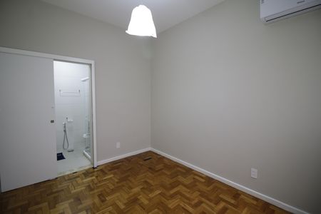 Suíte 1 de apartamento para alugar com 1 quarto, 49m² em Tijuca, Rio de Janeiro