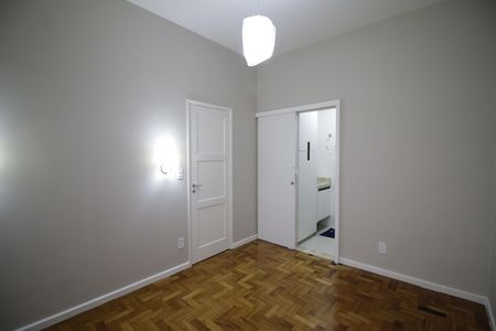 Suíte 1 de apartamento para alugar com 1 quarto, 49m² em Tijuca, Rio de Janeiro