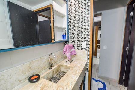 Apartamento à venda com 64m², 2 quartos e 1 vaga Apartamento à venda com 64m², 2 quartos e 1 vagaBanheiro