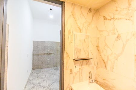 Banheiro de casa para alugar com 1 quarto, 35m² em Jardim Camargo Novo, São Paulo