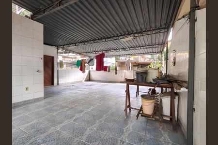 Casa à venda com 340m², 4 quartos e 1 vaga Casa à venda com 340m², 4 quartos e 1 vagaTerraço