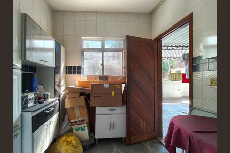 Casa à venda com 340m², 4 quartos e 1 vaga Casa à venda com 340m², 4 quartos e 1 vagaCozinha