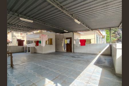 Casa à venda com 340m², 4 quartos e 1 vaga Casa à venda com 340m², 4 quartos e 1 vagaTerraço