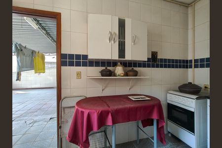 Casa à venda com 340m², 4 quartos e 1 vaga Casa à venda com 340m², 4 quartos e 1 vagaCozinha