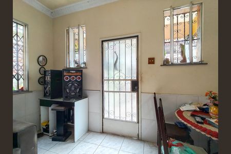 Casa à venda com 340m², 4 quartos e 1 vaga Casa à venda com 340m², 4 quartos e 1 vagaEntrada