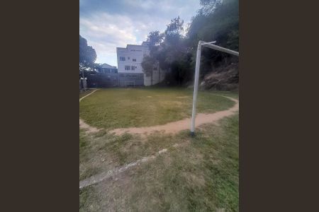 Casa à venda com 340m², 4 quartos e 1 vaga Casa à venda com 340m², 4 quartos e 1 vagaQuadra Esportiva