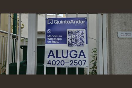 Apartamento para alugar com 32m², 2 quartos e sem vaga Apartamento para alugar com 32m², 2 quartos e sem vagaPlaca instalada na grade da fachada do condomínio - Código da placa: FEWQ-1353