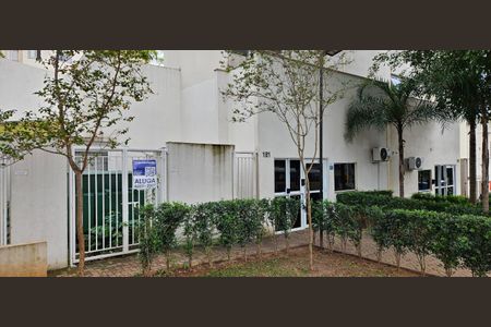 Apartamento para alugar com 32m², 2 quartos e sem vaga Apartamento para alugar com 32m², 2 quartos e sem vagaPlaca instalada na grade da fachada do condomínio - Código da placa: FEWQ-1353