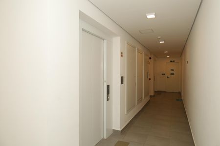 Apartamento para alugar com 32m², 2 quartos e sem vagaÁrea comum - Saguão do andar