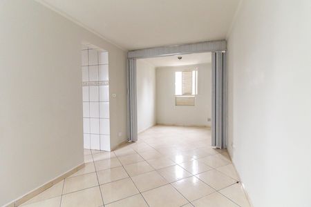 Sala de apartamento para alugar com 3 quartos, 49m² em Conjunto Residencial José Bonifácio, São Paulo