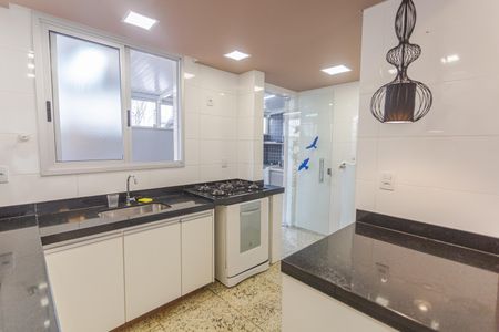 Apartamento para alugar com 172m², 2 quartos e 2 vagasCozinha