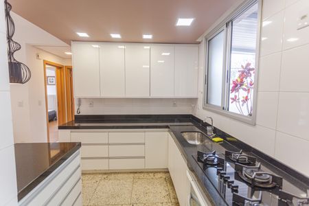 Apartamento para alugar com 172m², 2 quartos e 2 vagasCozinha