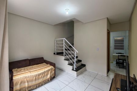 Sala de casa de condomínio para alugar com 2 quartos, 61m² em Real, Praia Grande
