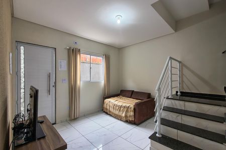 Sala de casa de condomínio para alugar com 2 quartos, 61m² em Real, Praia Grande