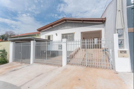 Casa para alugar com 130m², 3 quartos e 3 vagasFachada