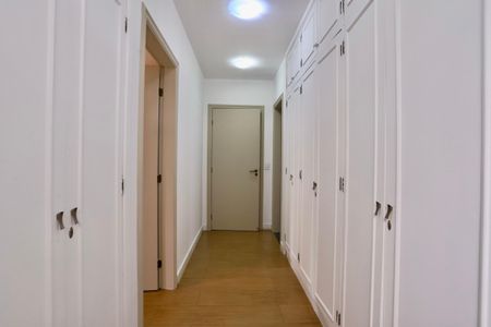 Apartamento para alugar com 165m², 3 quartos e 2 vagas Apartamento para alugar com 165m², 3 quartos e 2 vagasCloset do quarto 2