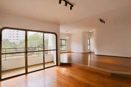 Apartamento para alugar com 165m², 3 quartos e 2 vagas Apartamento para alugar com 165m², 3 quartos e 2 vagasSala