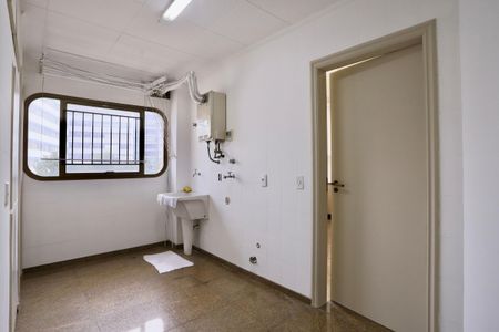 Apartamento para alugar com 165m², 3 quartos e 2 vagas Apartamento para alugar com 165m², 3 quartos e 2 vagasLavanderia