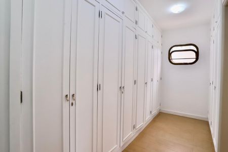 Apartamento para alugar com 165m², 3 quartos e 2 vagas Apartamento para alugar com 165m², 3 quartos e 2 vagasCloset do quarto 2