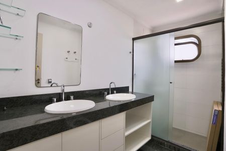 Apartamento para alugar com 165m², 3 quartos e 2 vagas Apartamento para alugar com 165m², 3 quartos e 2 vagasBanheiro do Quarto 2