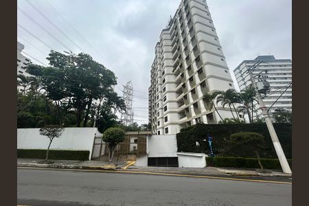 Apartamento para alugar com 165m², 3 quartos e 2 vagas Apartamento para alugar com 165m², 3 quartos e 2 vagasFachada