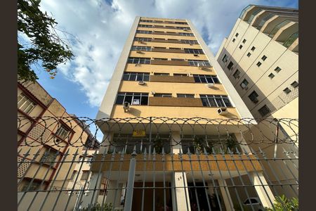 Apartamento para alugar com 75m², 3 quartos e 1 vagaFachada + placa