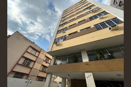 Apartamento para alugar com 75m², 3 quartos e 1 vagaFachada + placa