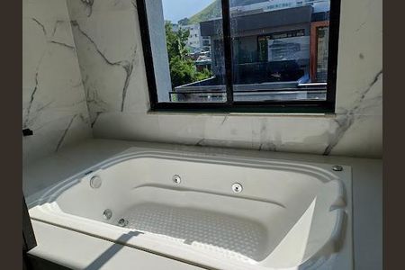 Casa à venda com 222m², 3 quartos e 1 vaga