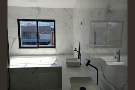 Casa à venda com 222m², 3 quartos e 1 vaga