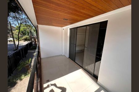 Apartamento à venda com 102m², 2 quartos e 3 vagas