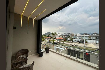 Casa de condomínio à venda com 340m², 5 quartos e 2 vagas
