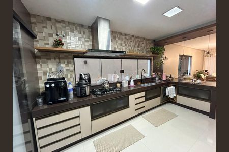 Casa de condomínio à venda com 340m², 5 quartos e 2 vagas