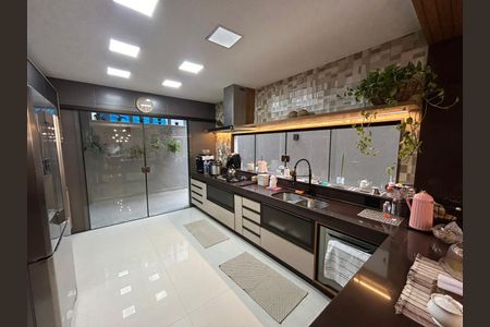 Casa de condomínio à venda com 340m², 5 quartos e 2 vagas