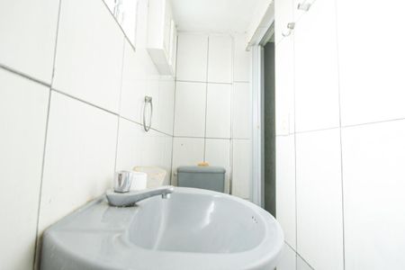 Banheiro de kitnet/studio para alugar com 1 quarto, 28m² em Vila Pirituba, São Paulo
