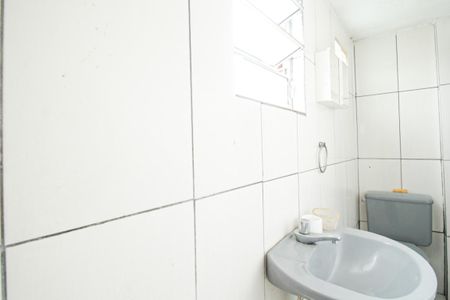 Banheiro de kitnet/studio para alugar com 1 quarto, 28m² em Vila Pirituba, São Paulo
