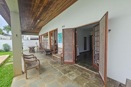 Casa de condomínio para alugar com 300m², 4 quartos e 3 vagas