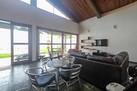 Casa de condomínio para alugar com 300m², 4 quartos e 3 vagas