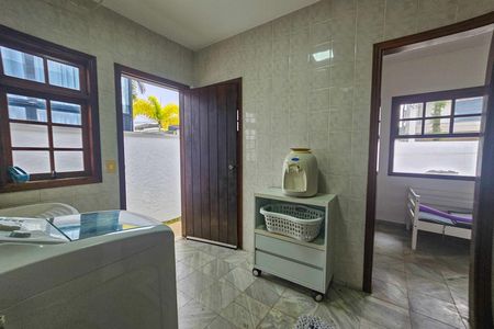 Casa de condomínio para alugar com 300m², 4 quartos e 3 vagas